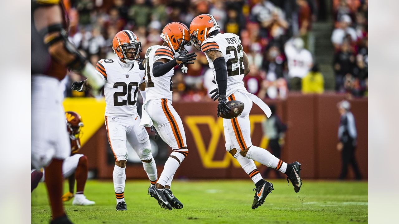 Browns score three TDs in second half, beat Commanders, 24-10