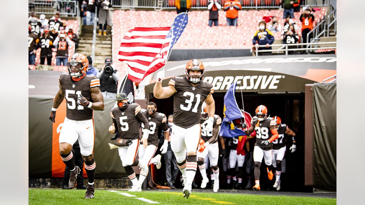 Cleveland Browns wide receiver Derrick Willies (84) holds off Cleveland  Browns defensive back Sheldrick Redwine (33) after a pass reception during  practice at the NFL football team's training facility Wednesday, July 31