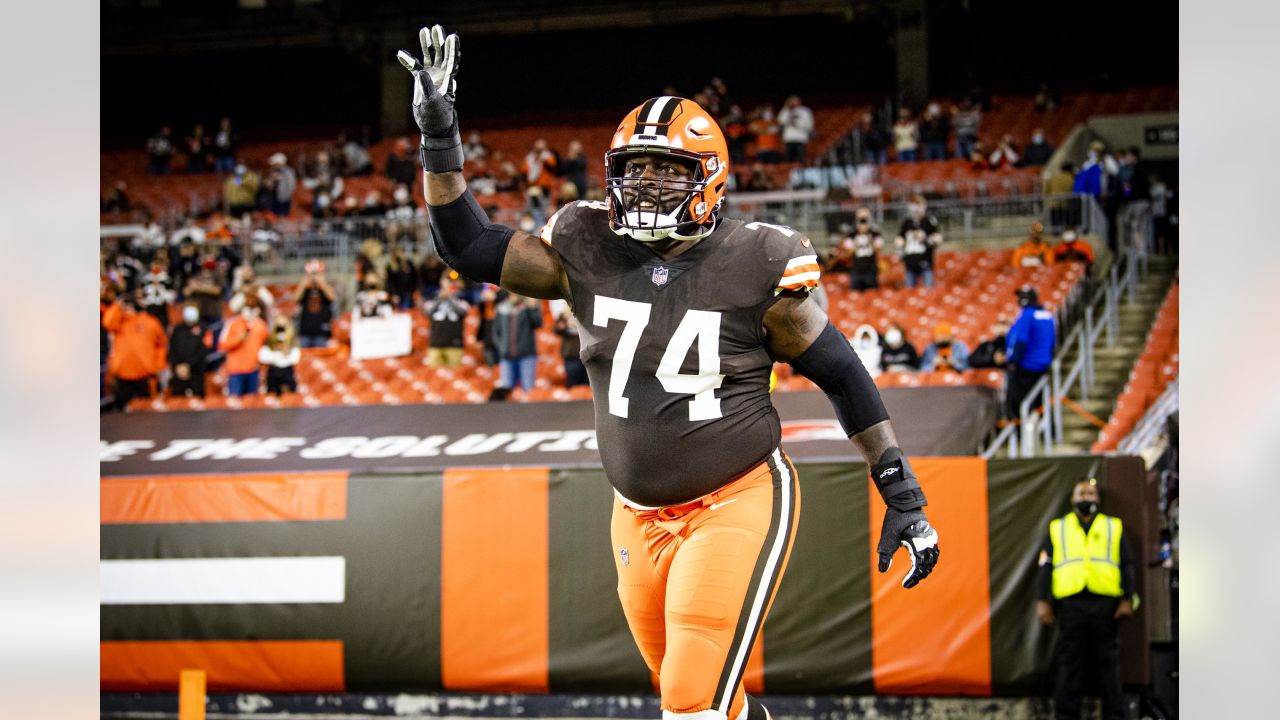 Cleveland Browns offensive tackle Jedrick Wills Jr. (71) looks to make a  block during an NFL football game against the Pittsburgh Steelers,  Thursday, Sept. 22, 2022, in Cleveland. (AP Photo/Kirk Irwin Stock