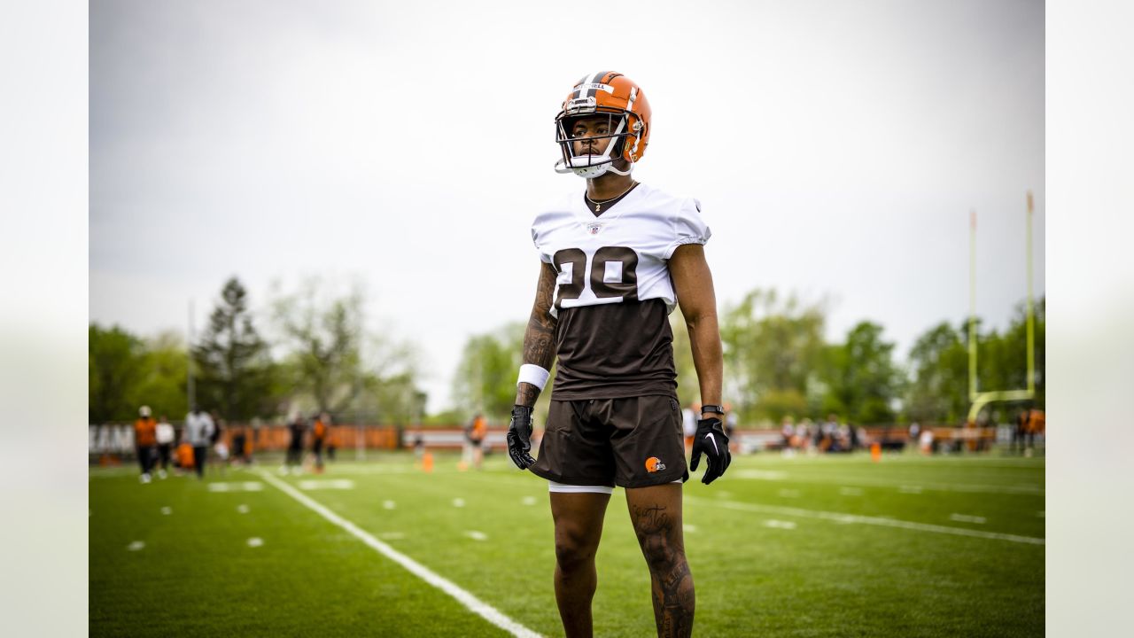 Browns Sign A Cornerback + Rookie Minicamp Winners & Losers Ft. Cedric  Tillman & Jim Schwartz 