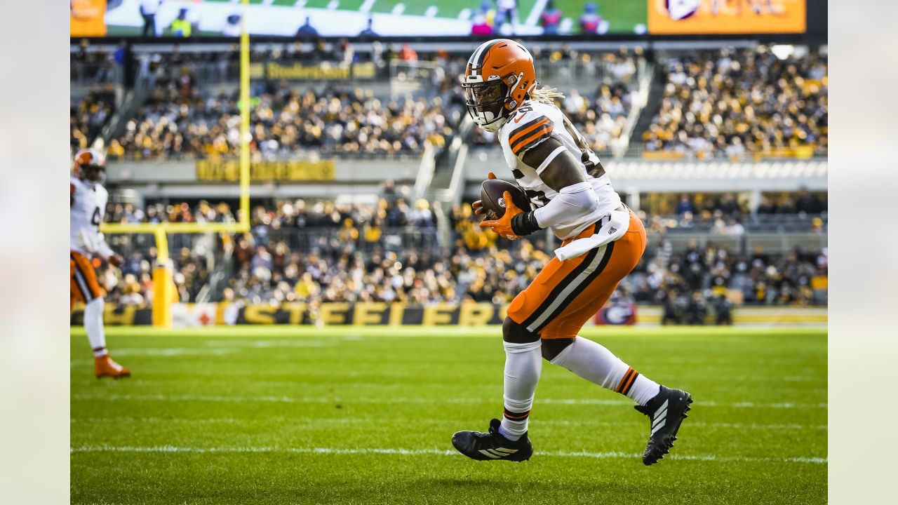 Browns-Steelers Final Score: Pittsburgh capitalizes with 15-10 win on  Cleveland's fumble, drops - Dawgs By Nature
