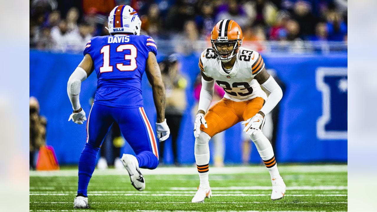 Browns squander too many opportunities, fall to Bills in Detroit