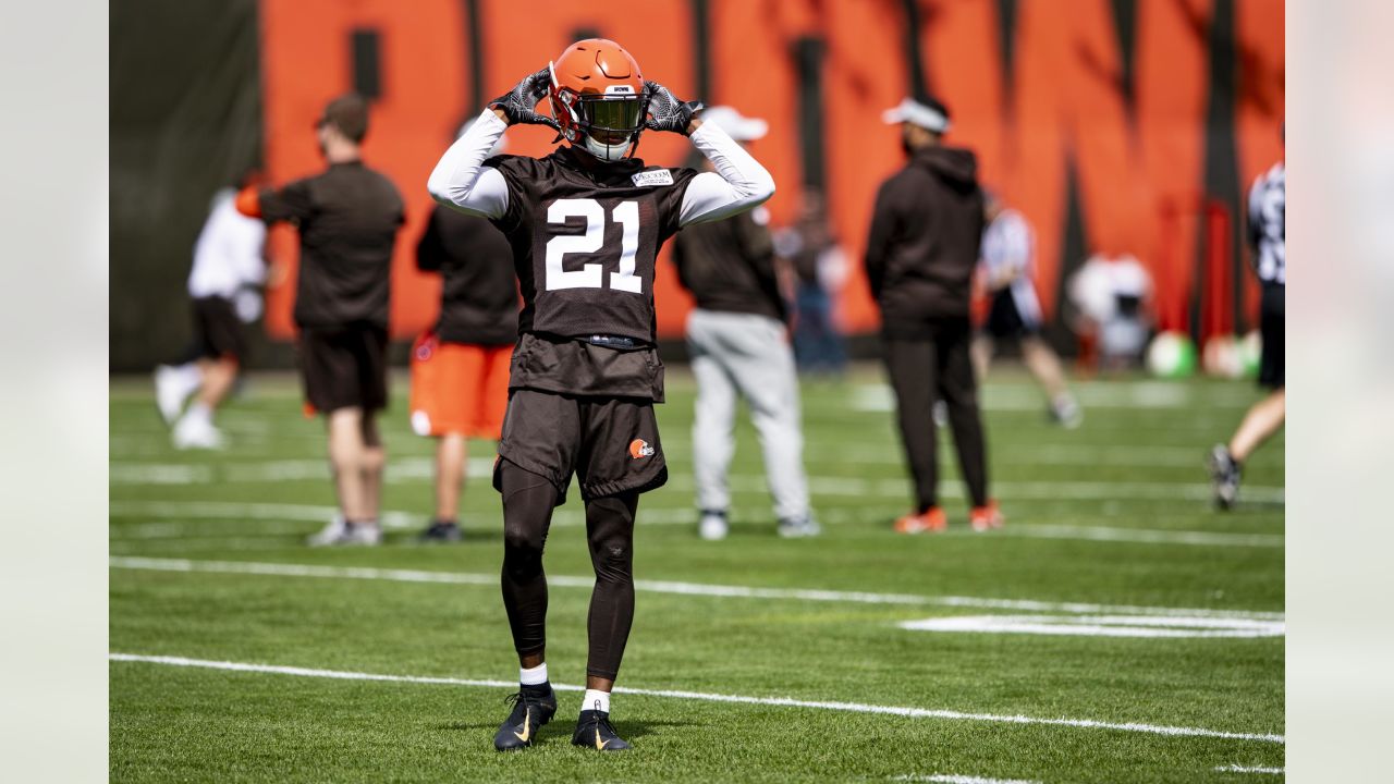 Browns agree record extension with Denzel Ward