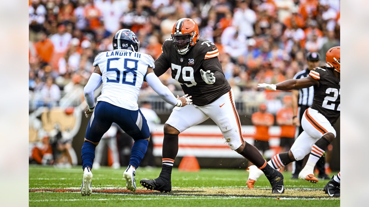 Myles Garrett, Browns defense stifle Titans in blowout win