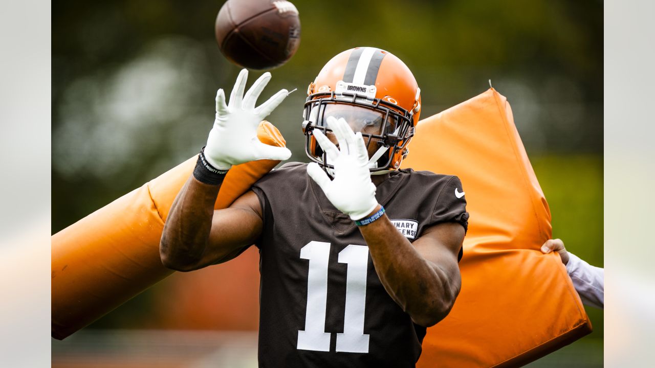 Browns receiver Amari Cooper making plays, fighting through injury as he  develops his connection with quarterback Deshaun Watson 