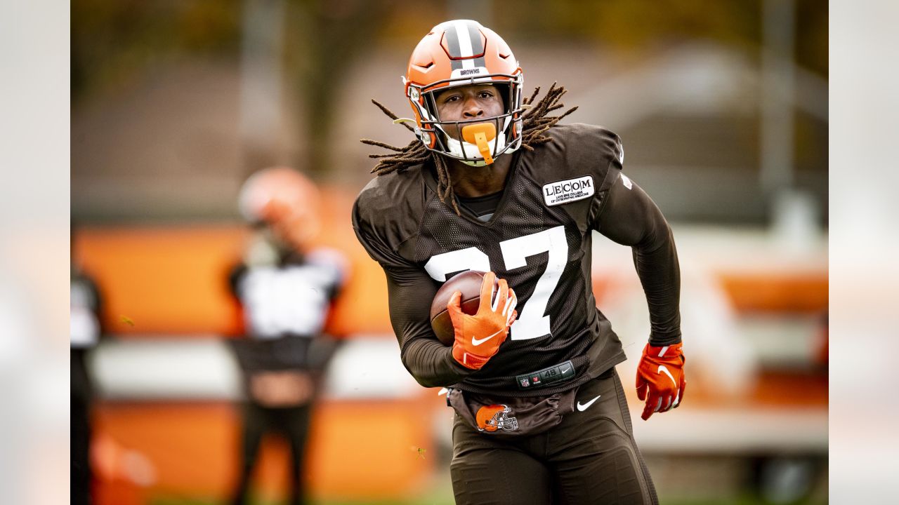 Browns welcome back RB Kareem Hunt