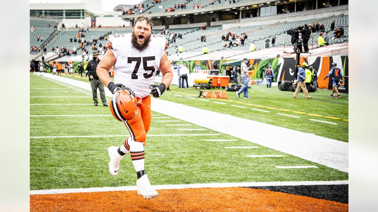 Cleveland Browns offensive guard Joel Bitonio (75) lines up during an NFL  football game against the Los Angeles Rams, Sunday, Sept. 22, 2019, in  Cleveland. The Rams won 20-13. (AP Photo/David Richard