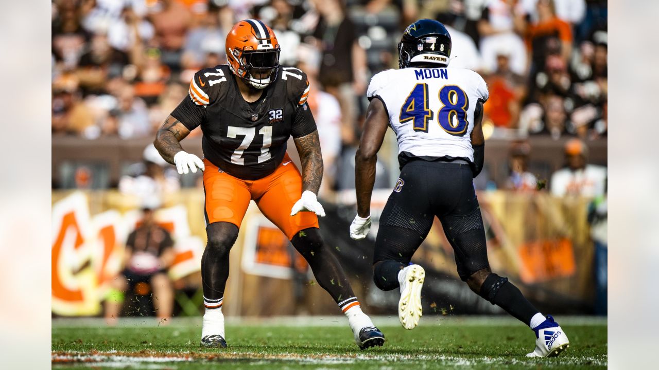 CLEVELAND, OH - OCTOBER 31: Cleveland Browns offensive tackle Jedrick Wills  (71) and Cleveland Browns tight end David Njoku (85) on the field during  the fourth quarter of the National Football League