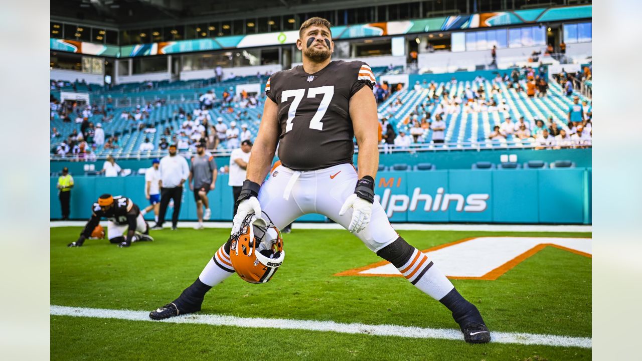 Miami Dolphins and Cleveland Browns players pose for photos after an NFL  football game, Sunday, Nov. 13, 2022, in Miami Gardens, Fla. (AP  Photo/Lynne Sladky Stock Photo - Alamy