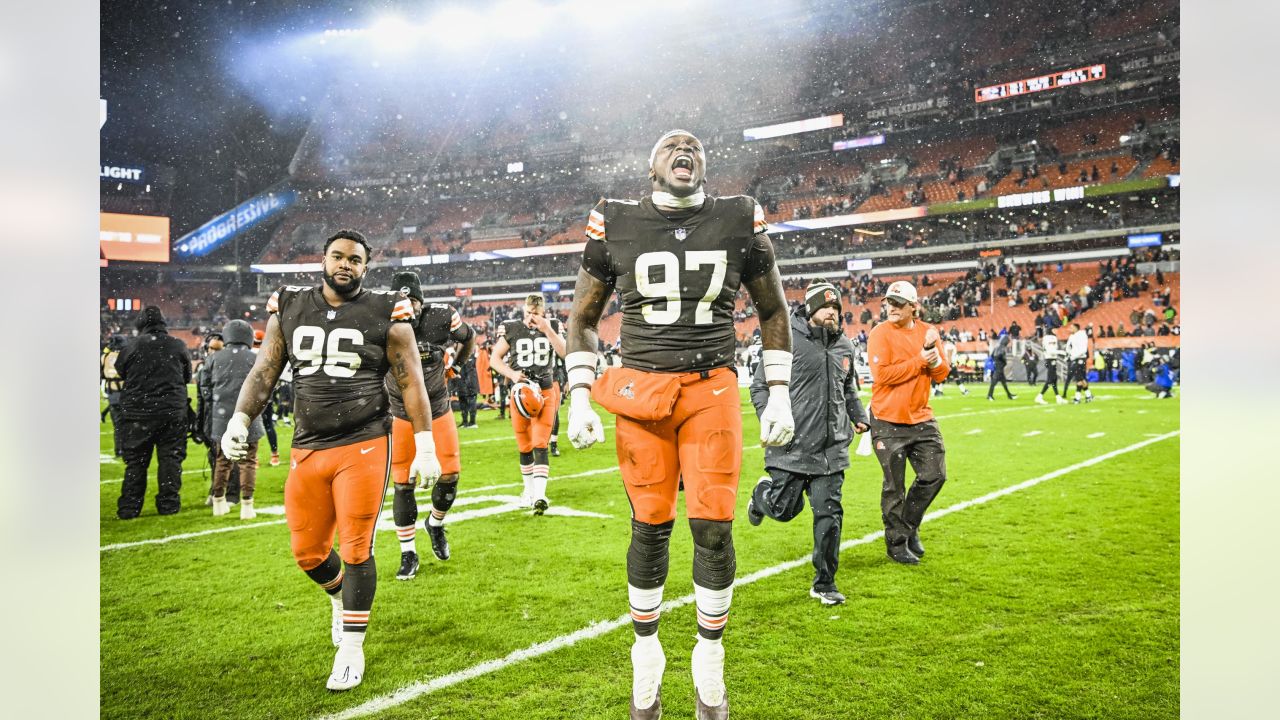 Ravens, Browns' first opponent, reduce stadium capacity below 14,000 and  join other teams in deferring season tickets to 2021 