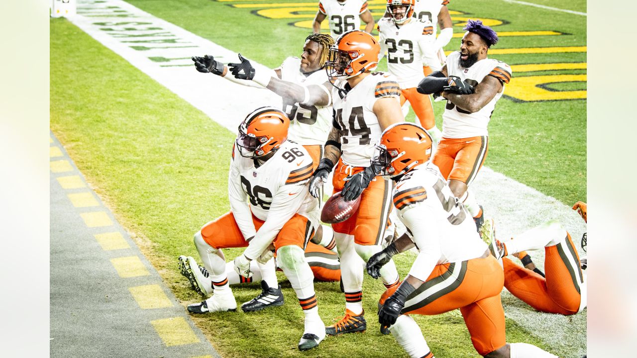 Browns win first playoff game since 1995 with 48-37 triumph over