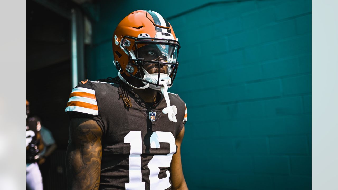 Miami Dolphins middle linebacker Raekwon McMillan (52) lines up against the  Cleveland Browns during an NFL football game, Sunday, Nov. 24, 2019, in  Cleveland. The Browns won the game 41-24. (Jeff Haynes/AP