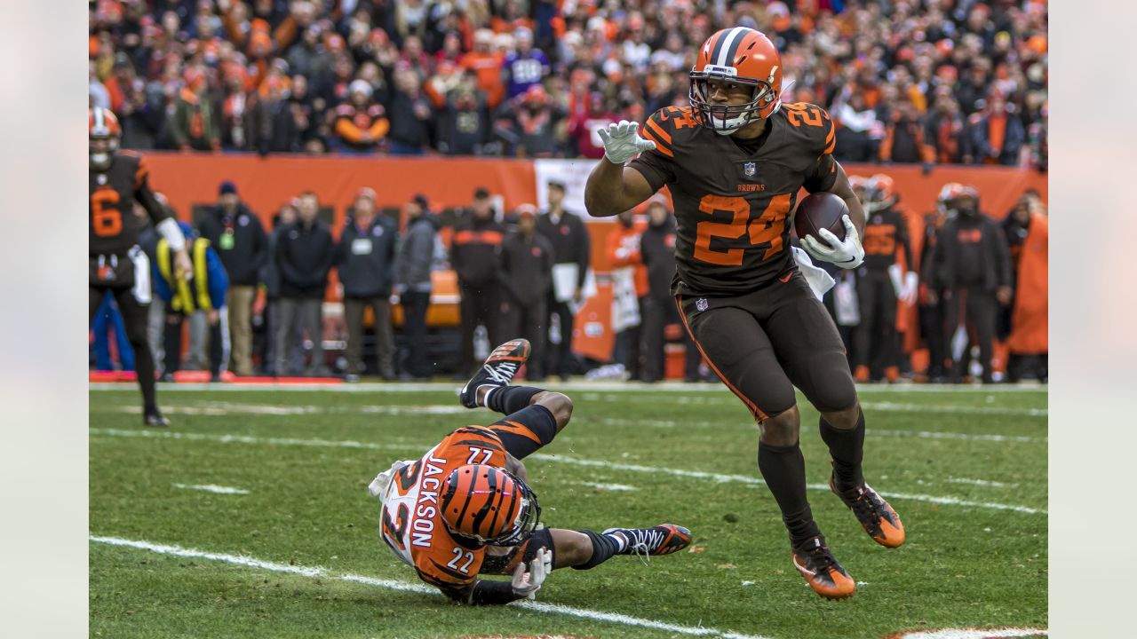 Cleveland Browns running back Nick Chubb takes part in drills during the  NFL football team's training camp, Thursday, July 28, 2022, in Berea, Ohio.  (AP Photo/Nick Cammett Stock Photo - Alamy