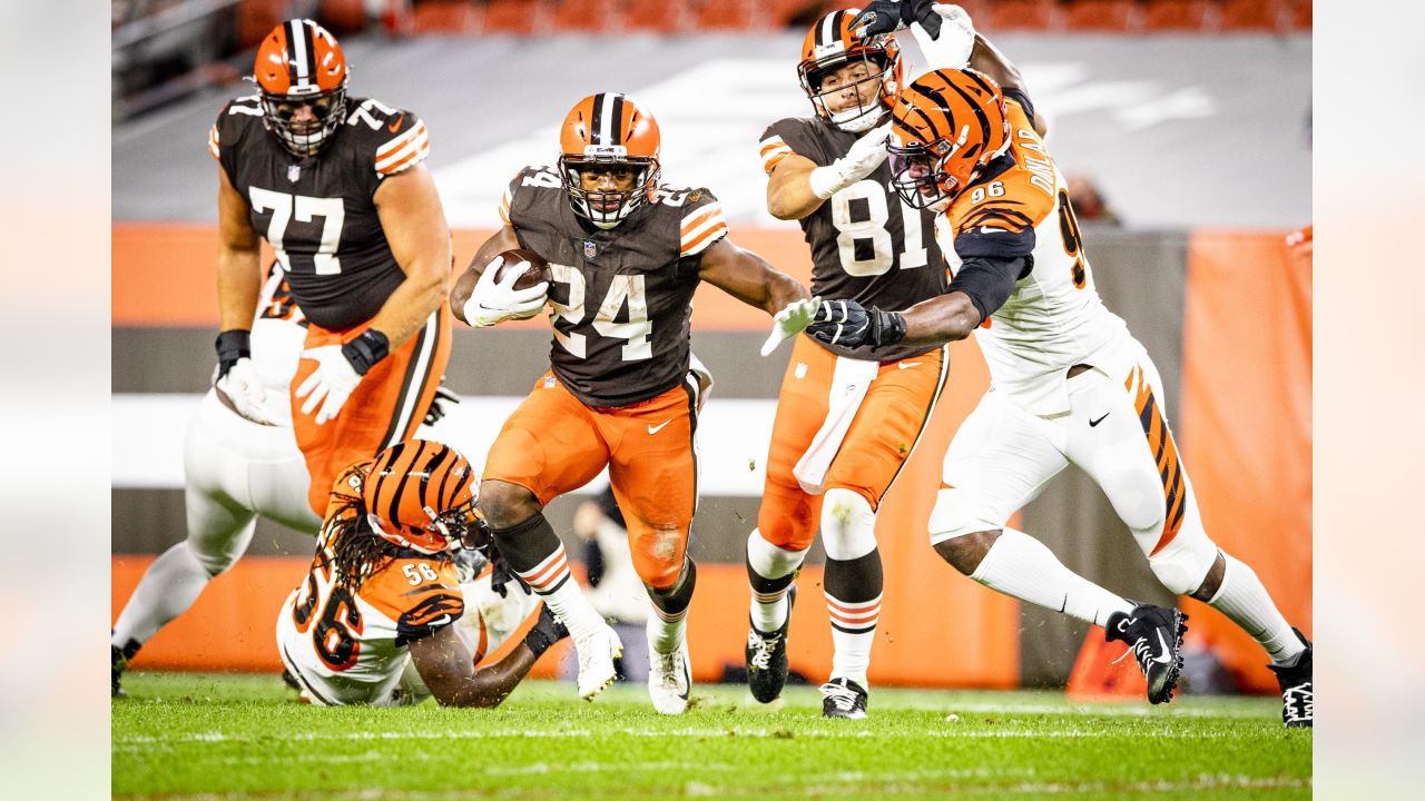 Cleveland Browns offensive tackle Jedrick Wills (71) blocks during an NFL  football game against the Chicago Bears, Sunday, Sept. 26, 2021, in  Cleveland. The Browns won 26-6. (AP Photo/David Richard Stock Photo - Alamy