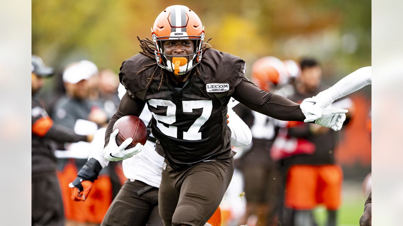 Browns welcome back RB Kareem Hunt