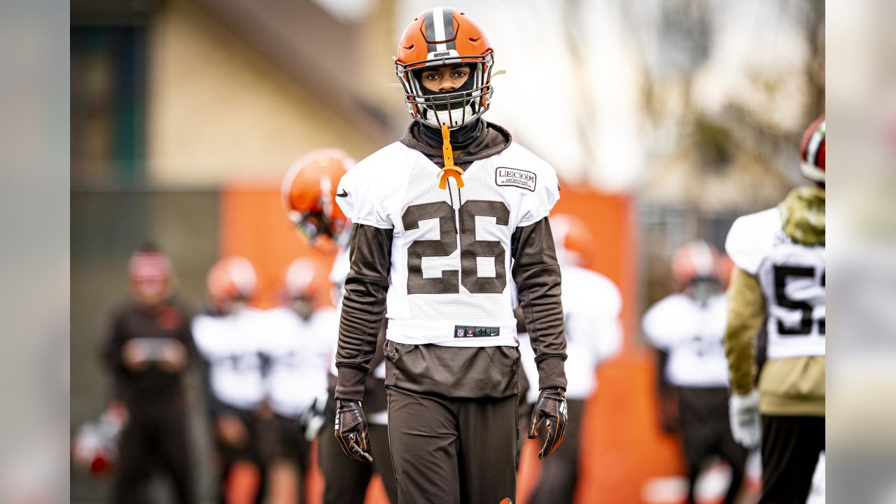 Browns Announce Decision On David Njoku For Texans Game - The Spun