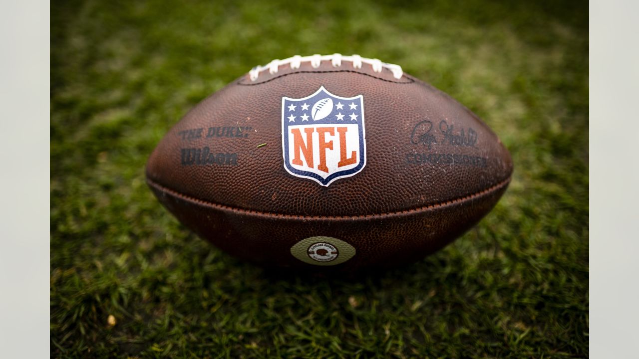 Cleveland Browns center Ethan Pocic (55) snaps the ball during an NFL  football game against the New England Patriots, Sunday, Oct. 16, 2022, in  Cleveland. (AP Photo/Kirk Irwin Stock Photo - Alamy