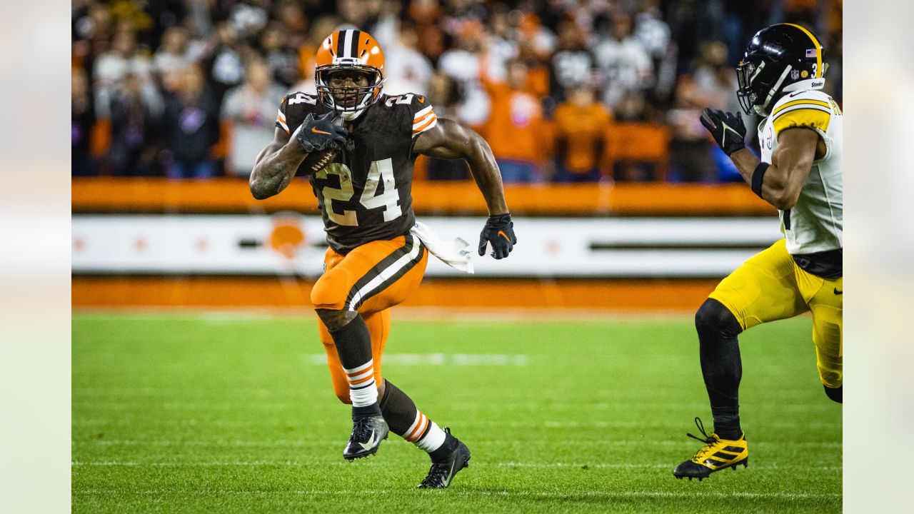 Nick Chubb, Browns Roll over Steelers, 29-17