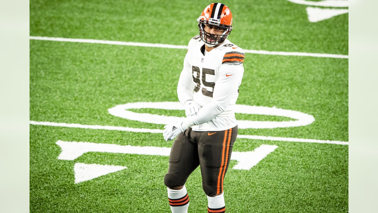 Browns' Sione Takitaki tests positive for COVID-19; will sit out Jaguars  game along with Myles Garrett and Denzel Ward 