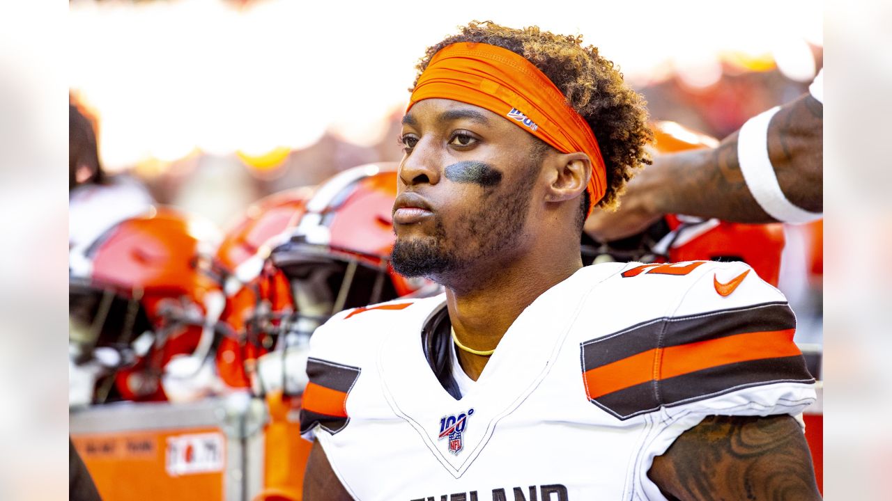 Cleveland Browns cornerback Denzel Ward (21) watches a replay during an NFL  football game against the Arizona Cardinals, Sunday, Oct. 17, 2021, in  Cleveland. (AP Photo/Kirk Irwin Stock Photo - Alamy