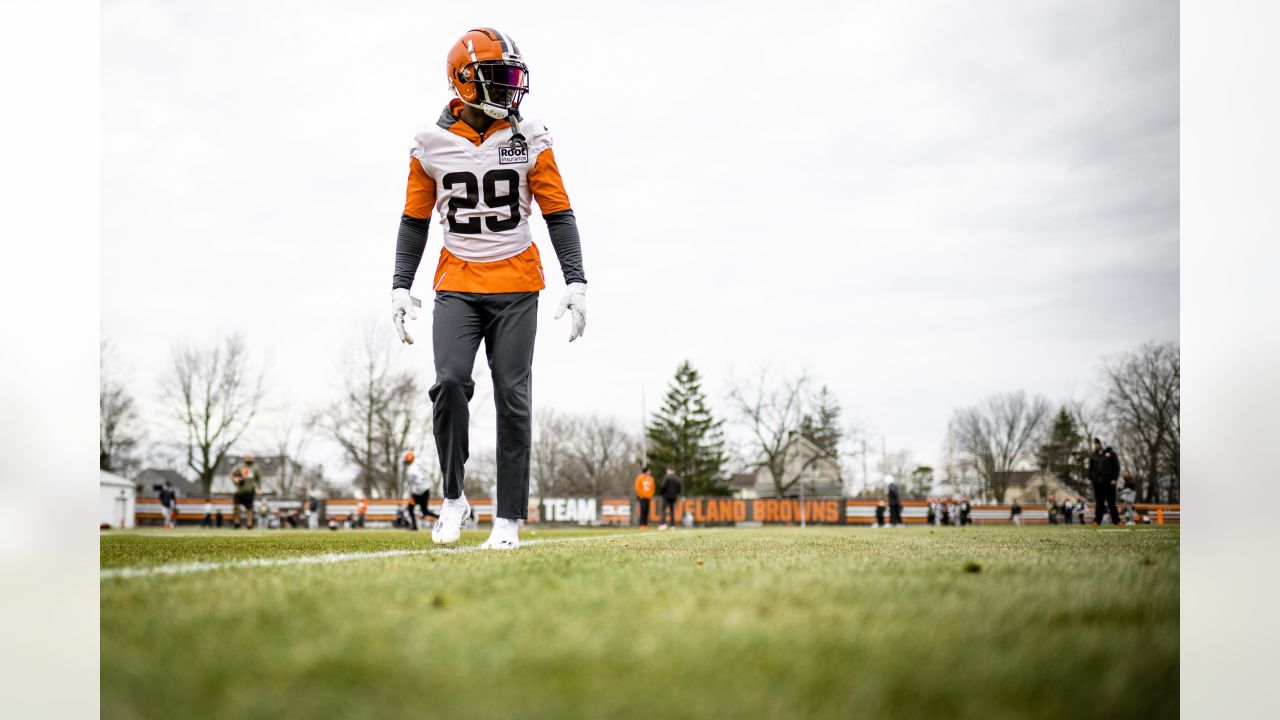 Browns fans braving dangerous cold to see team play on Christmas Eve