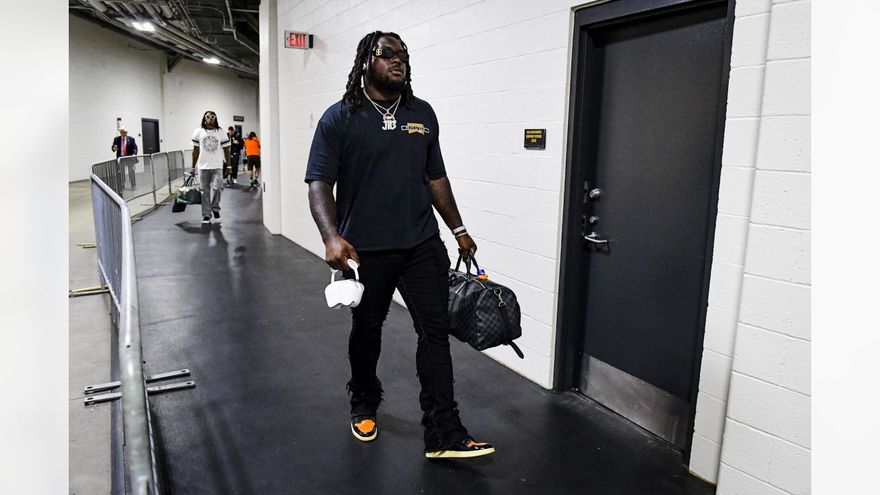 Steelers players arrive at anticipated Browns rematch wearing