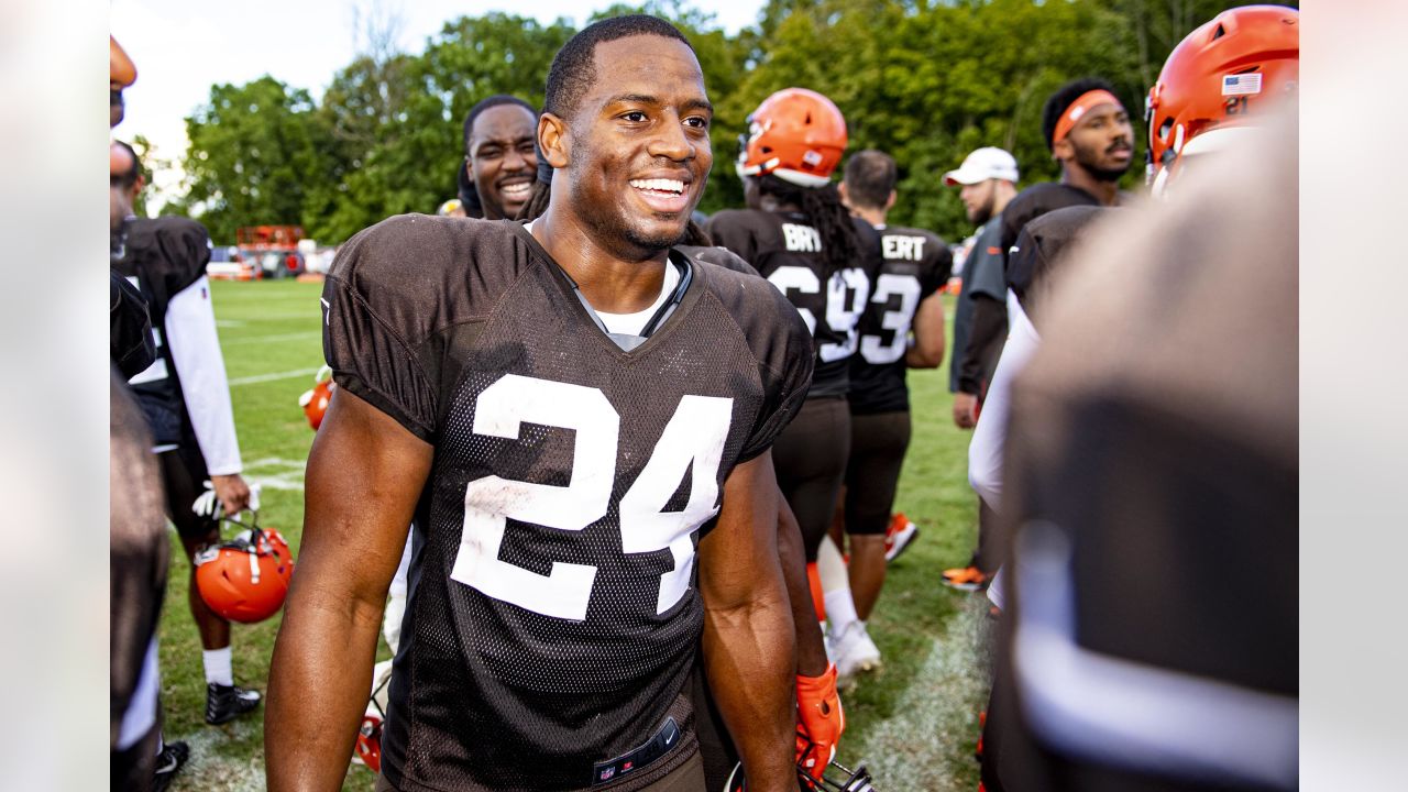 Nick Chubb, a 'pillar of the Browns organization,' rewarded with 3-year  extension