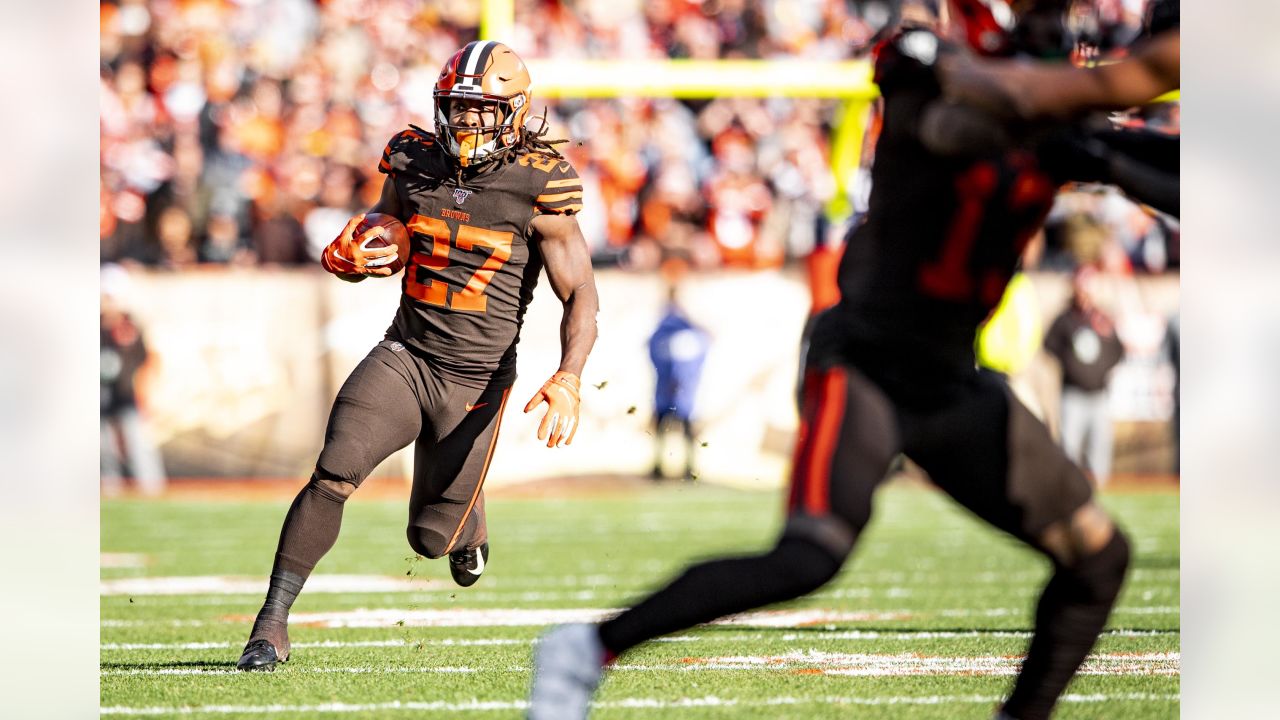 Cleveland Browns RB Kareem Hunt reportedly angling for a new contract -  Dawgs By Nature