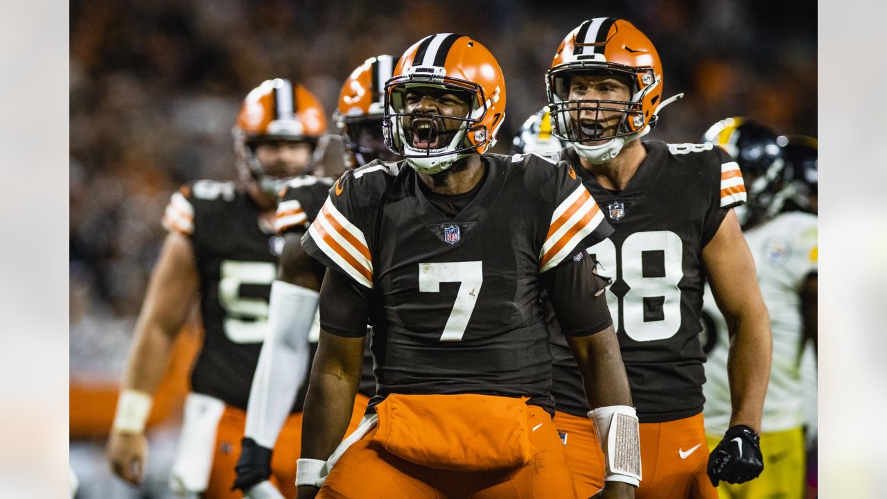 Look: Myles Garrett Not Happy With Browns Fans Sunday - The Spun: What's  Trending In The Sports World Today