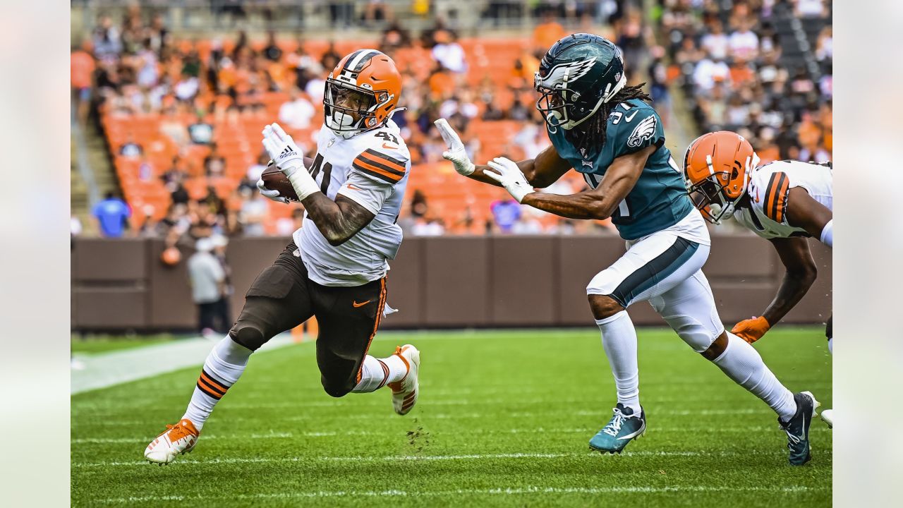 Browns rookie DE Alex Wright looking to build off solid NFL debut 