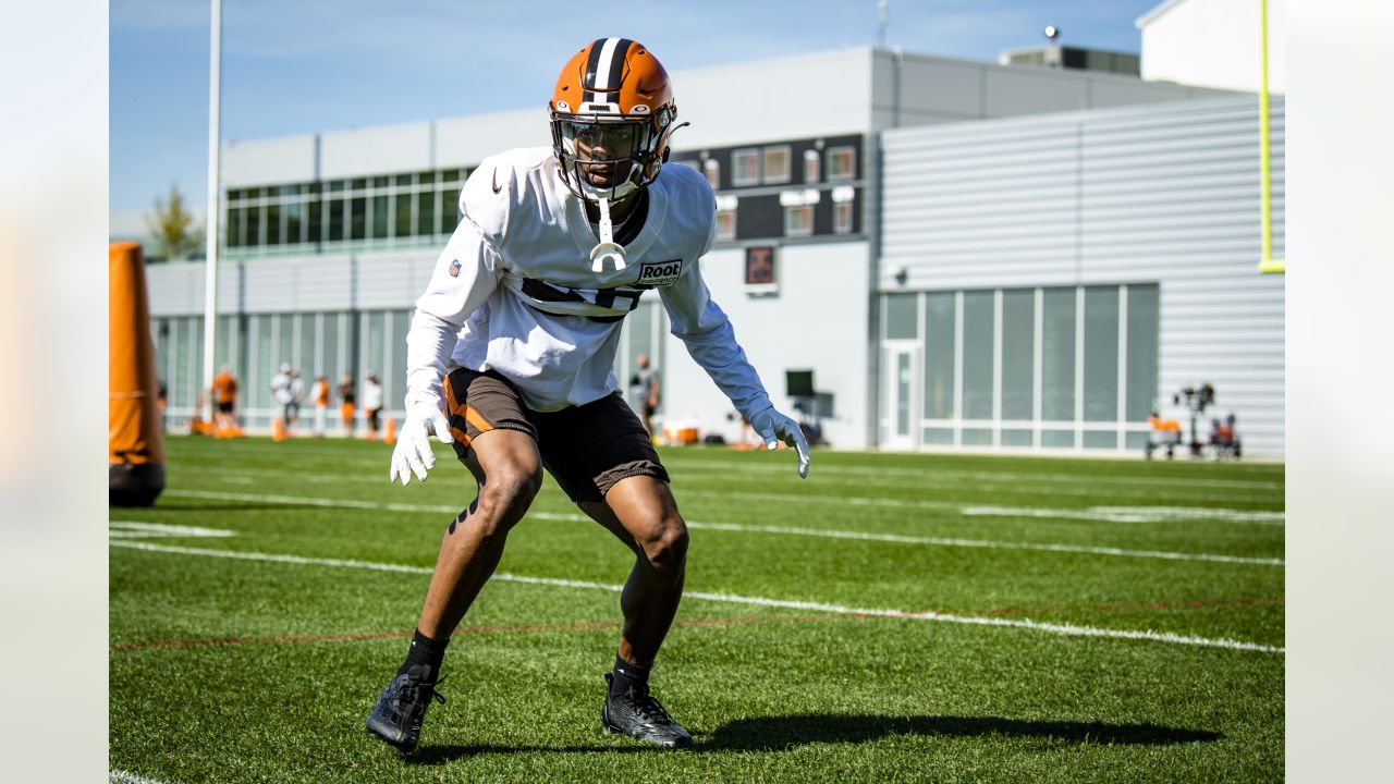 The 'unreal' learning experience helping Browns LT Jedrick Wills Jr. 