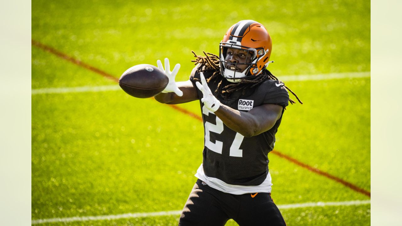 Browns defensive end Jadeveon Clowney leaves game, ruled out with ankle  injury 