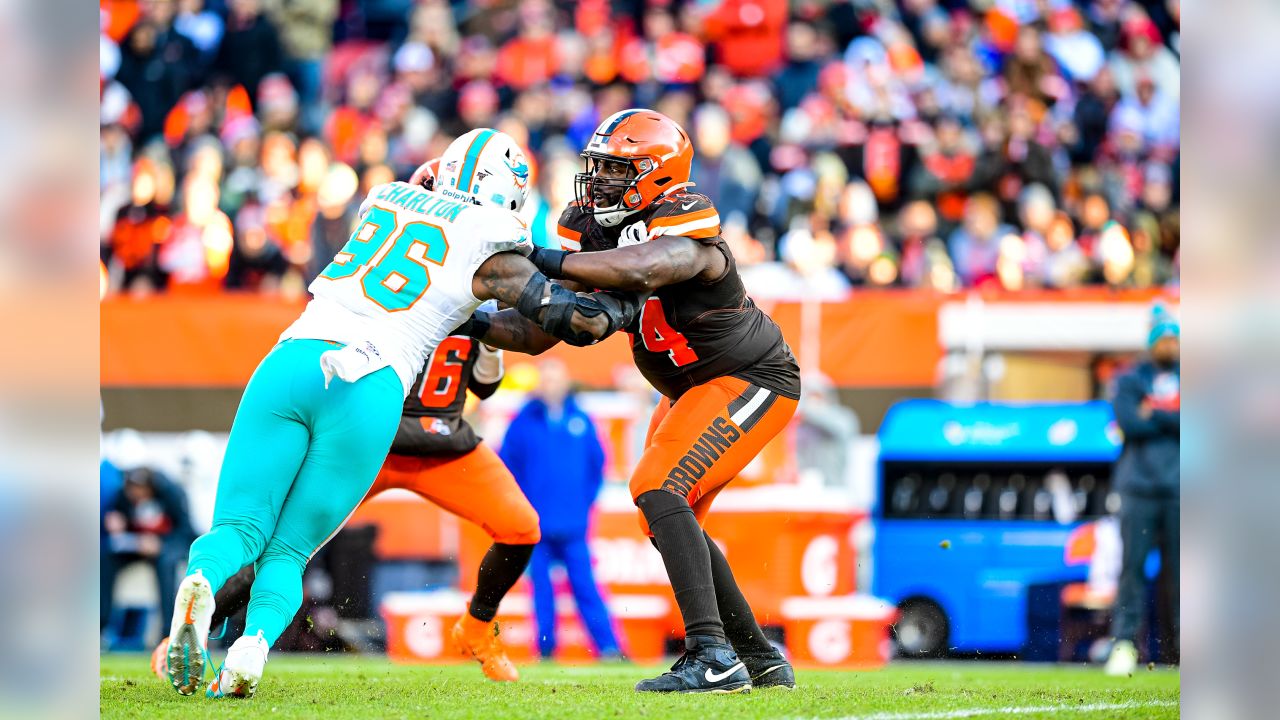 Browns vs. Dolphins Final Score: Cleveland's big first half leads to 41-24  win - Dawgs By Nature