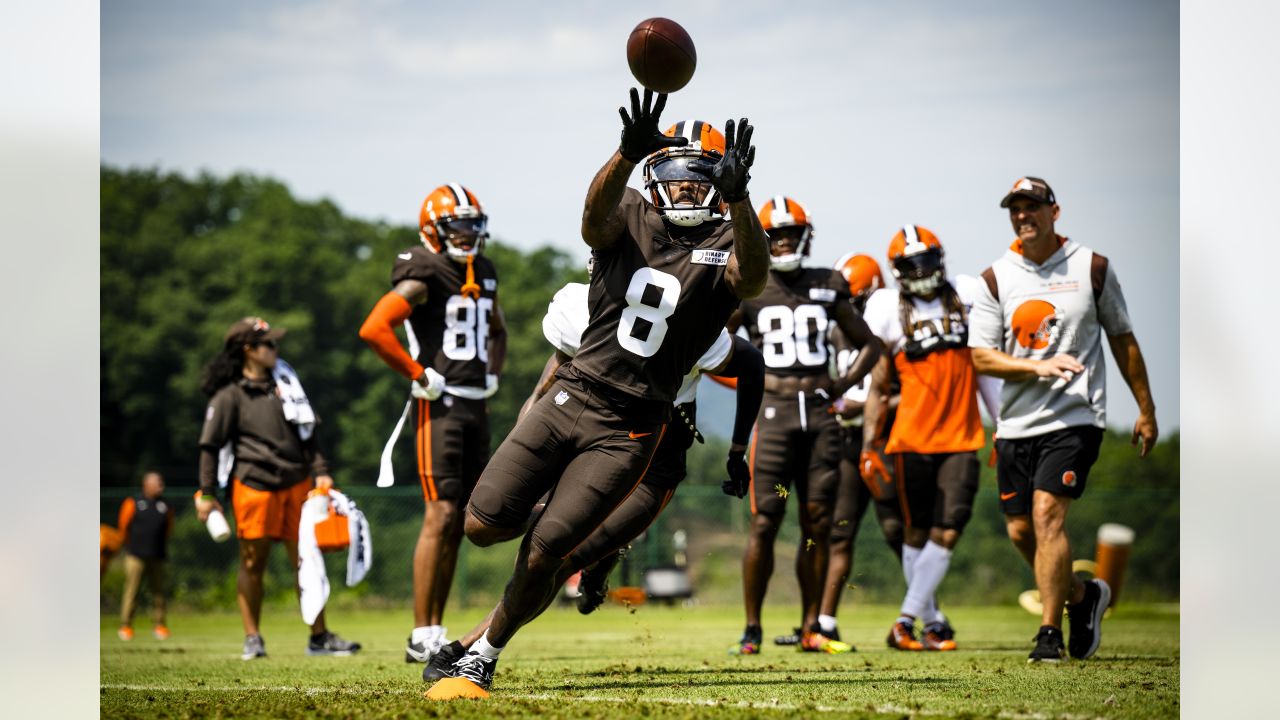 Cleveland Browns cornerback Michael Jordan catches a pass during NFL  football training camp, Thursday, July 26, 2018, in Berea, Ohio. (AP  Photo/Tony Dejak Stock Photo - Alamy