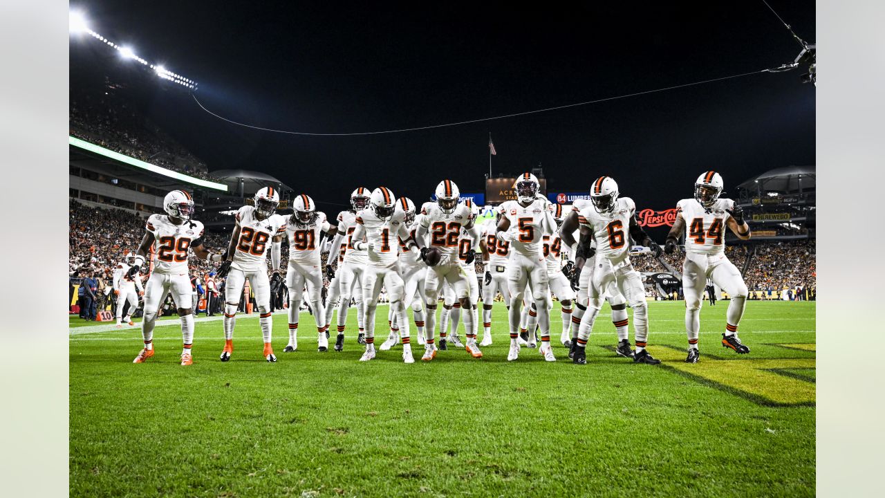 Cleveland Browns offensive tackle Jedrick Wills Jr. (71) looks to make a  block during an NFL football game against the Pittsburgh Steelers,  Thursday, Sept. 22, 2022, in Cleveland. (AP Photo/Kirk Irwin Stock