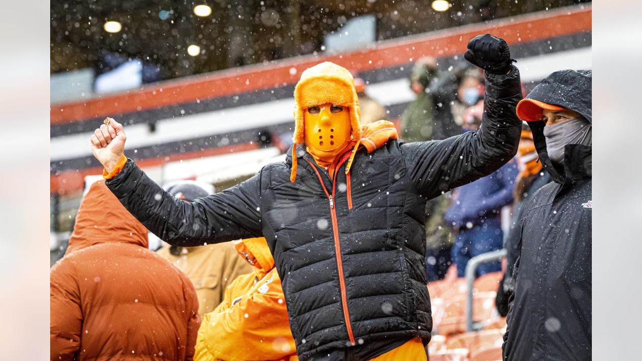 Raiders beat Cleveland Browns play in the graupel