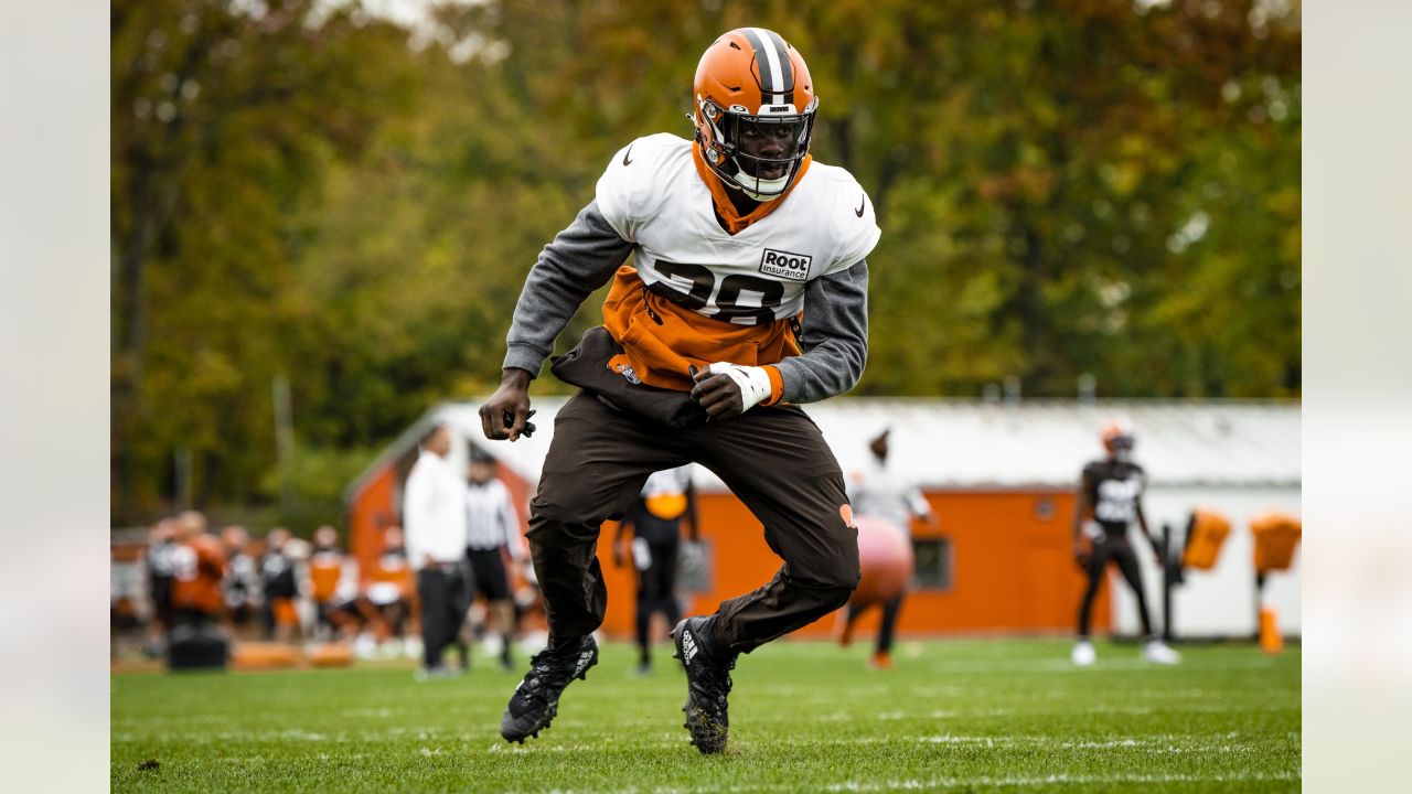 Injury Report: Browns rule out DE Jadeveon Clowney, CB Denzel Ward