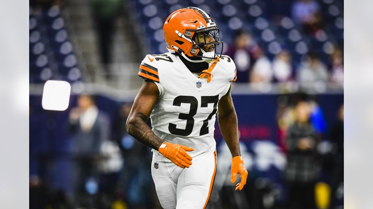 December 4, 2022: Cleveland Browns safety D'Anthony Bell (37) prior to a  game between the Cleveland Browns and the Houston Texans in Houston, TX.  ..Trask Smith/CSM/Sipa USA(Credit Image: © Trask Smith/Cal Sport