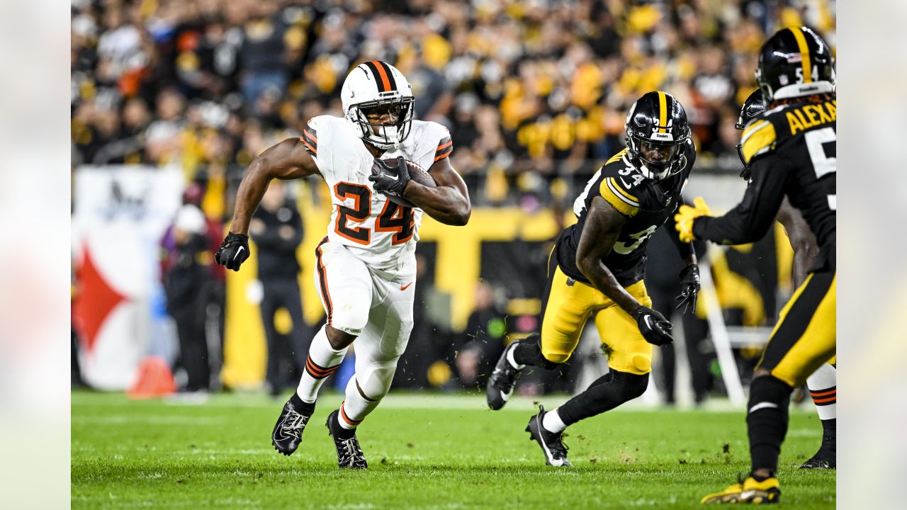 Browns star Nick Chubb suffers gruesome leg injury, broadcast avoids replay