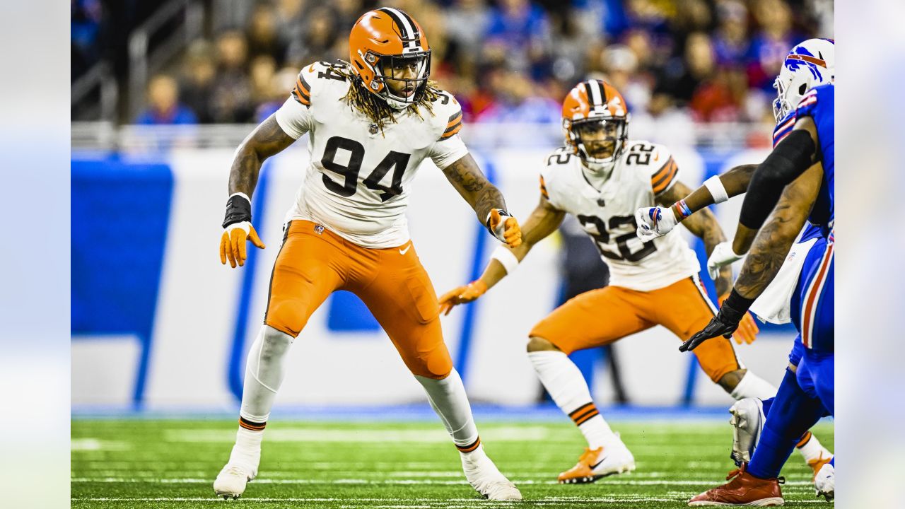 Cleveland Browns center Ethan Pocic (55) blocks against the New England  Patriots during an NFL football game in Cleveland, Sunday, Oct. 16, 2022,  (AP Photo/Rick Osentoski Stock Photo - Alamy