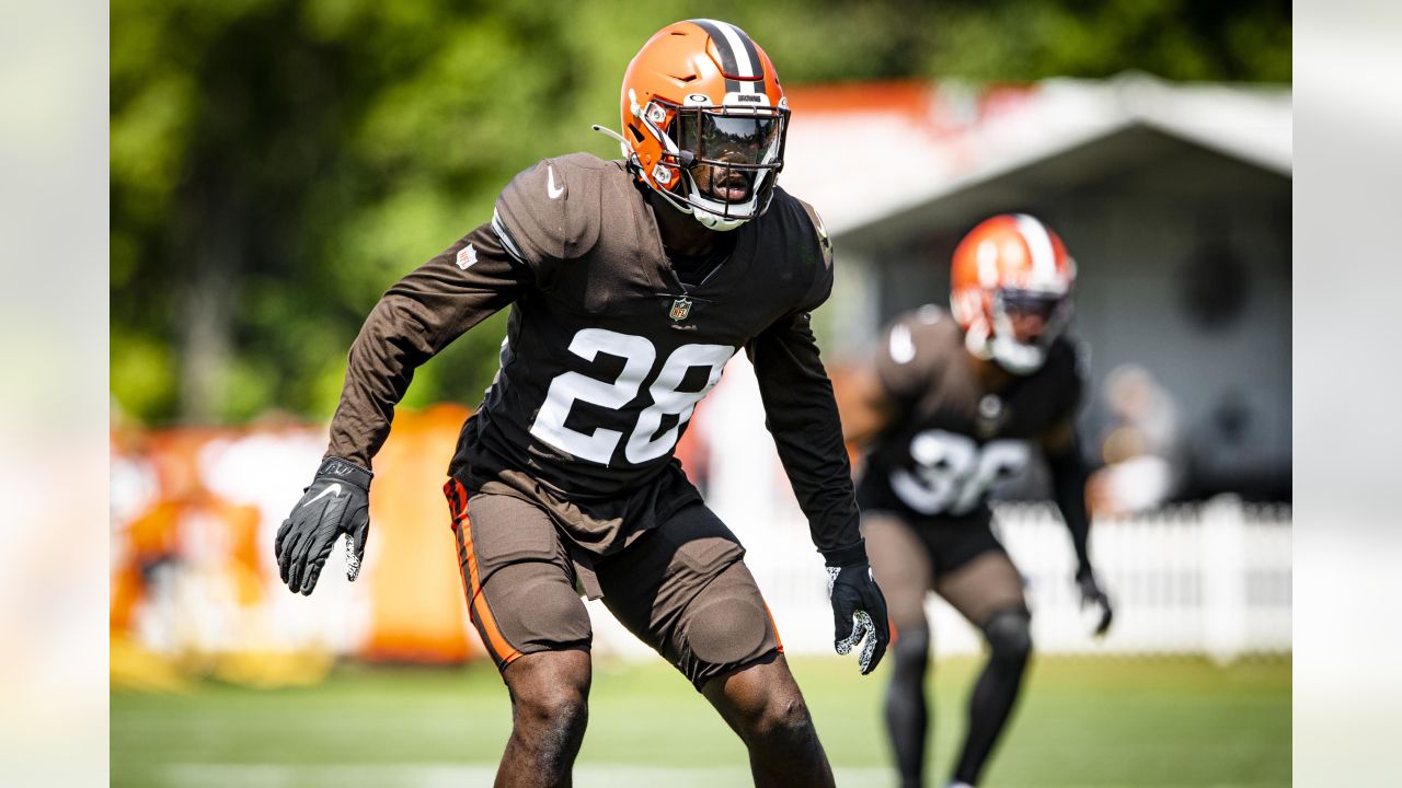 Browns training camp: Jadeveon Clowney, Myles Garrett shaping up to be  dynamic duo - The Athletic