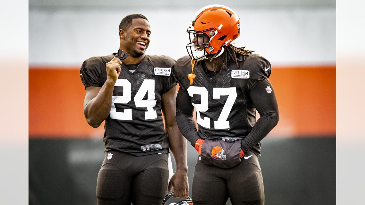 Kareem Hunt Shows Love to Nick Chubb With Pregame Outfit in 2023 Browns  Debut