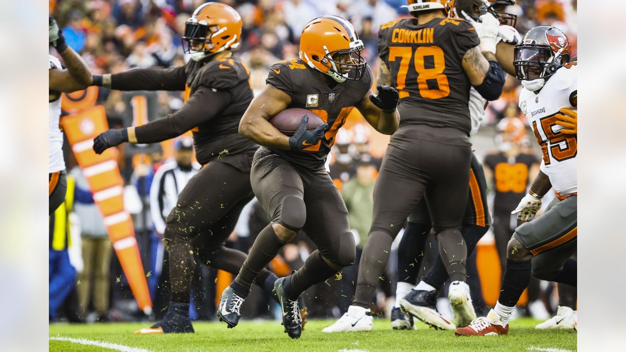 Cleveland Browns running back Nick Chubb, right, scores a touchdown in  overtime of the team's NFL football game against the Tampa Bay Buccaneers  in Cleveland, Sunday, Nov. 27, 2022. The Browns won