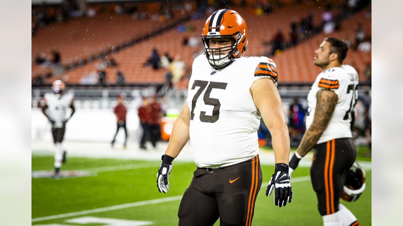 Browns roster: Team makes 12 roster moves, reduce roster to 76