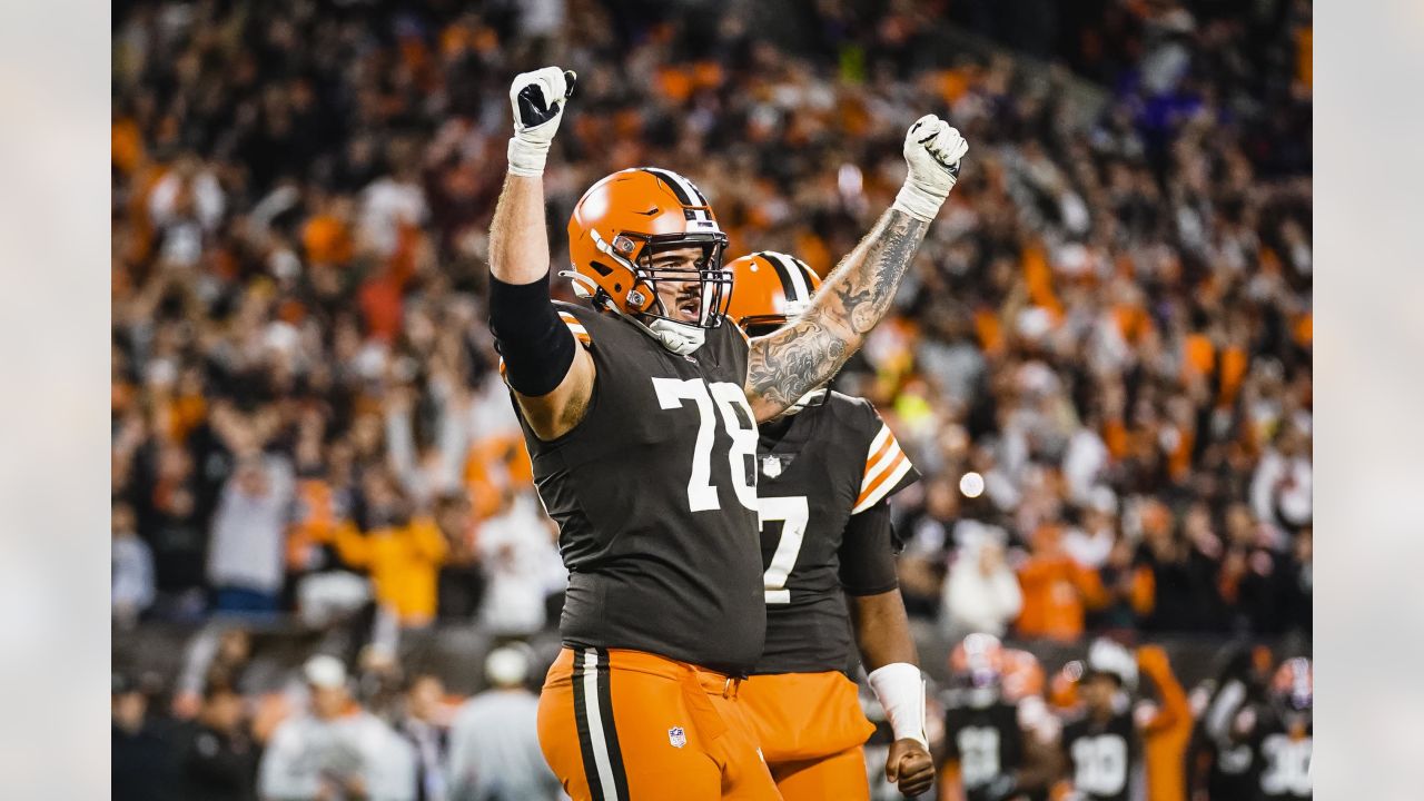 Browns stomp Steelers in 2nd half to seal Week 3 win