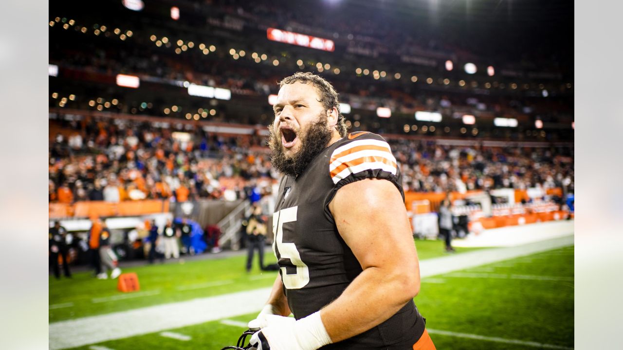 Browns hide Joel Bitonio's response to controversial comments?