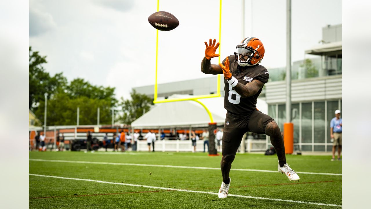 Cleveland Browns' Devaroe Lawrence runs through a drill during an NFL  football organized team activity session at the team's training facility  Wednesday, May 15, 2019, in Berea, Ohio. (AP Photo/Ron Schwane Stock