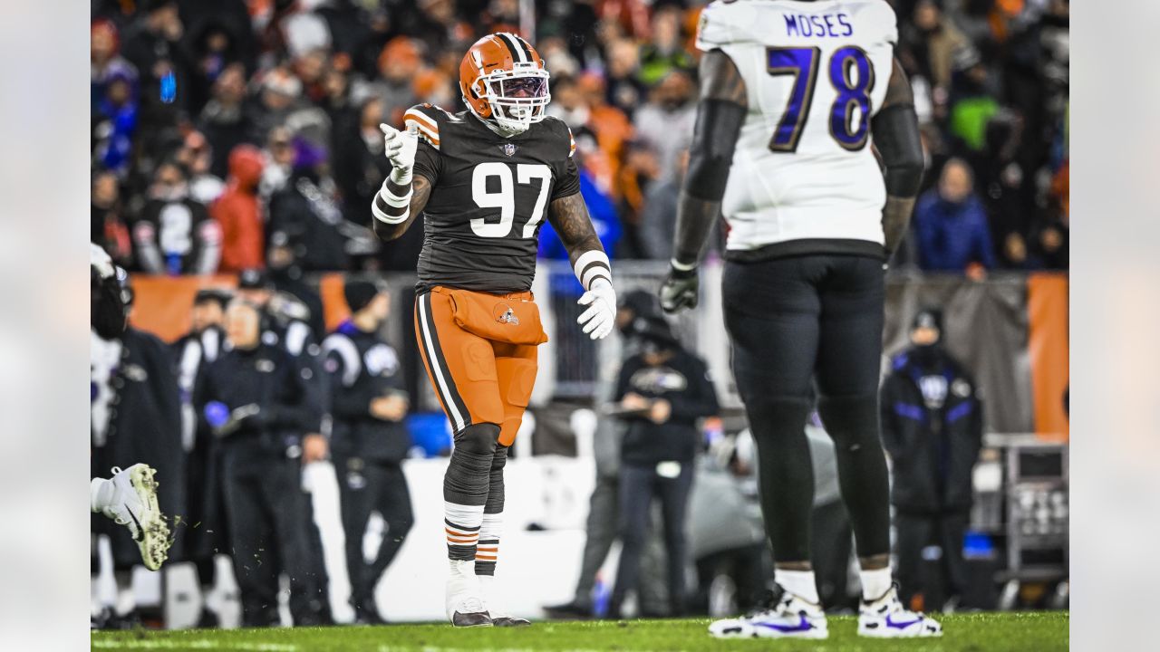 Jadeveon Clowney Cleveland Browns Game-Used #90 Brown Jersey vs. Baltimore  Ravens on December 17 2022