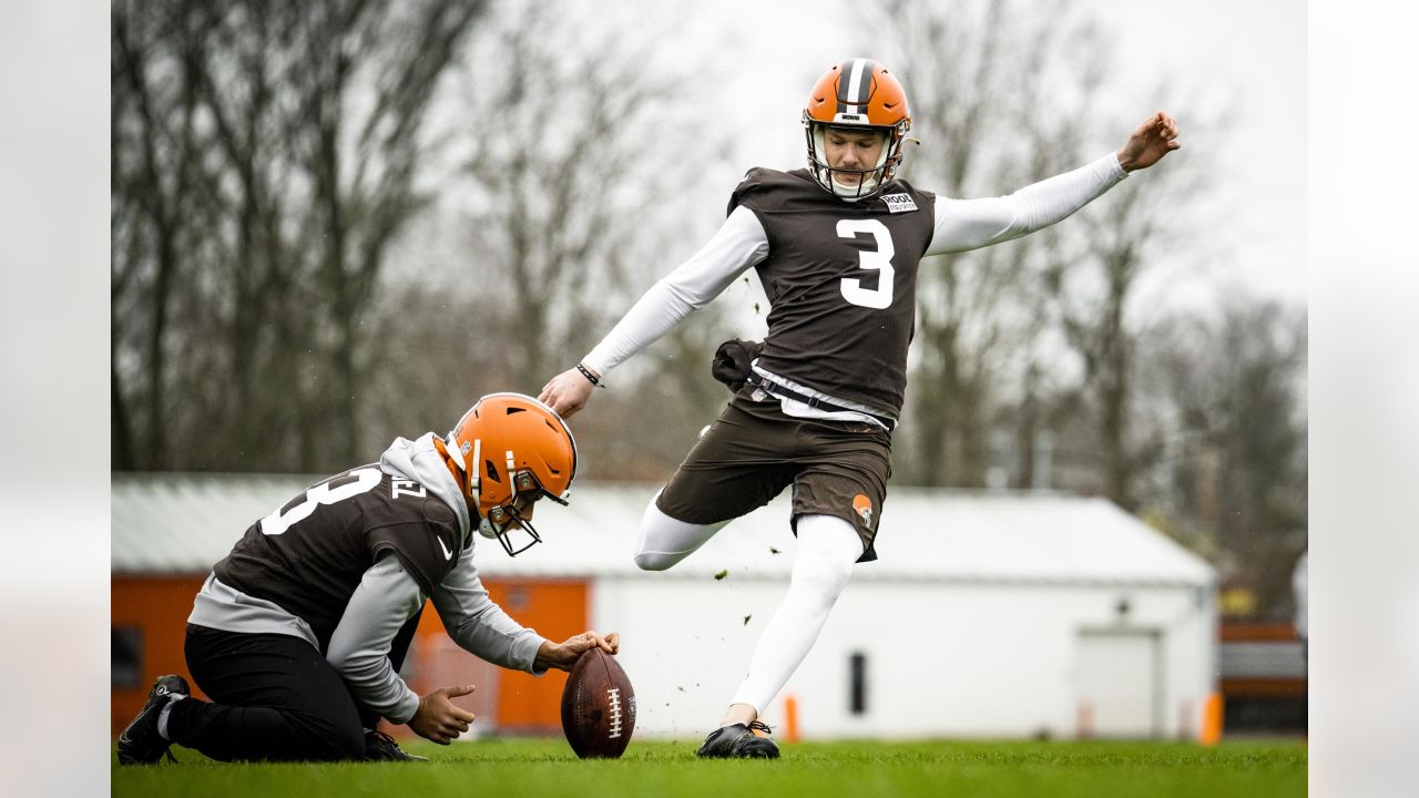 WATCH: Cleveland Browns kicker Cade York gets lesson in life in the NFL