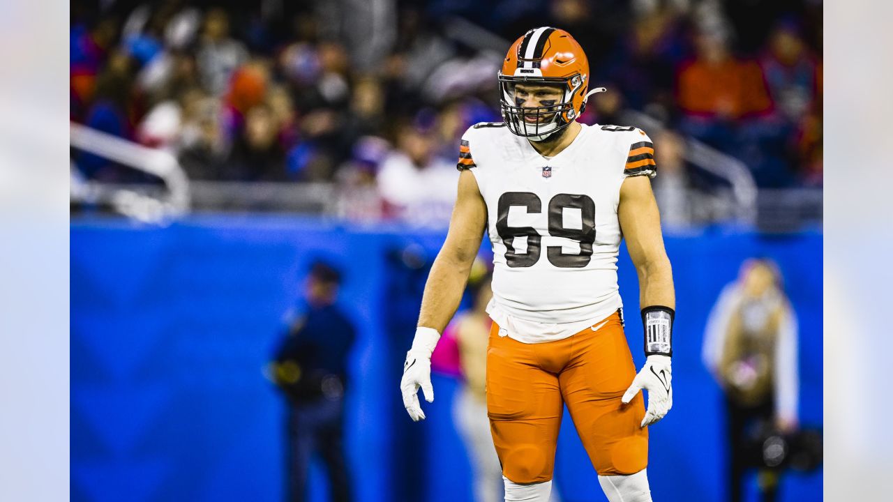 Browns activate DE Chase Winovich, place G Michael Dunn on IR and make  other roster moves